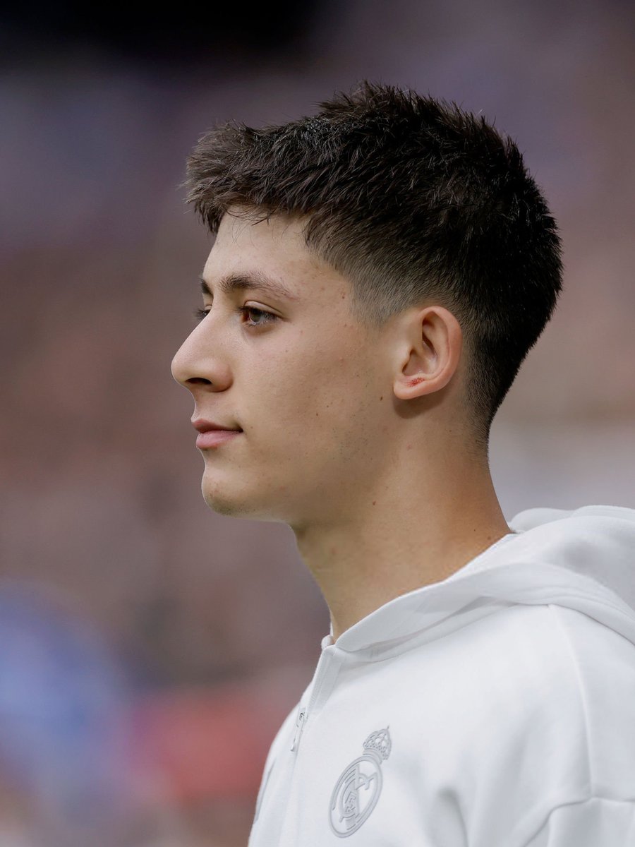 ARDA GÜLER tiene que ser titular en el clásico.

NO HAY DEBATE.