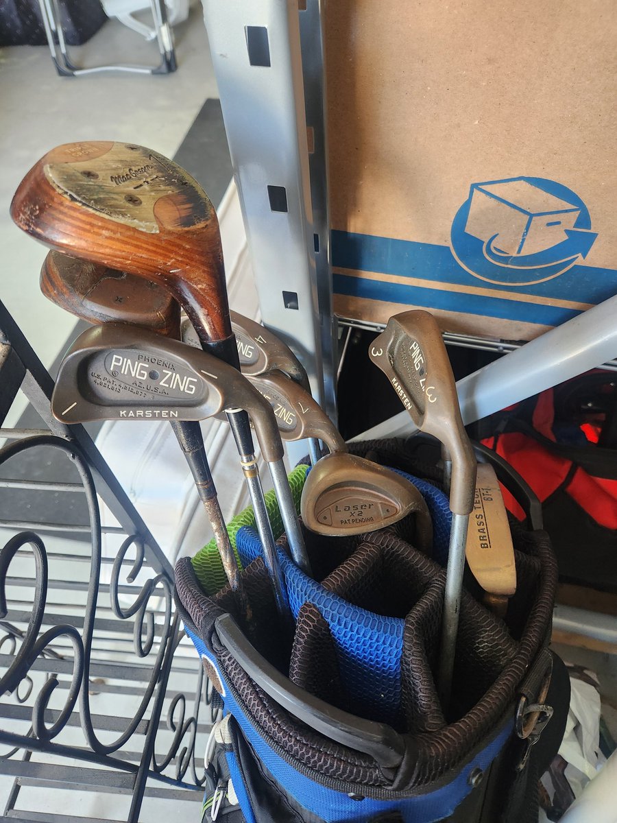 KevinSpollen's tweet image. Found me some classics at my friend&apos;s house.