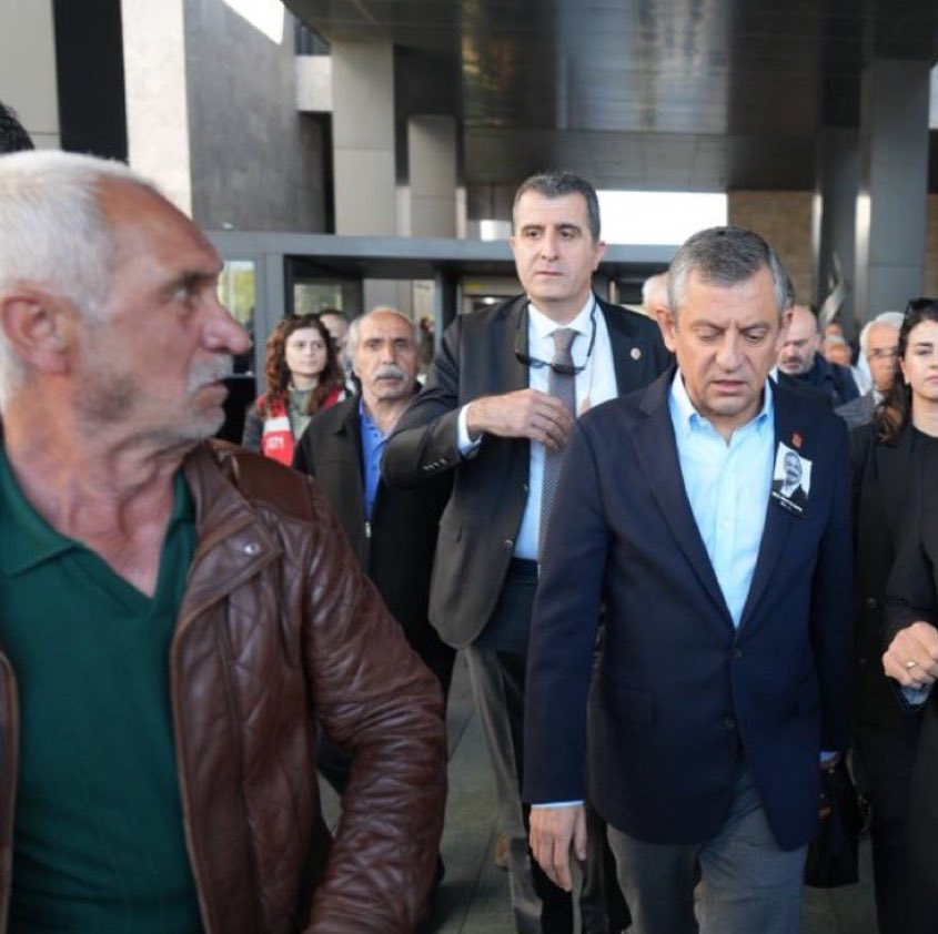 Özgür Özel'e yapılan saldırıyı kınıyorum. İnadına demokrasi...

#OEzguerOEzel