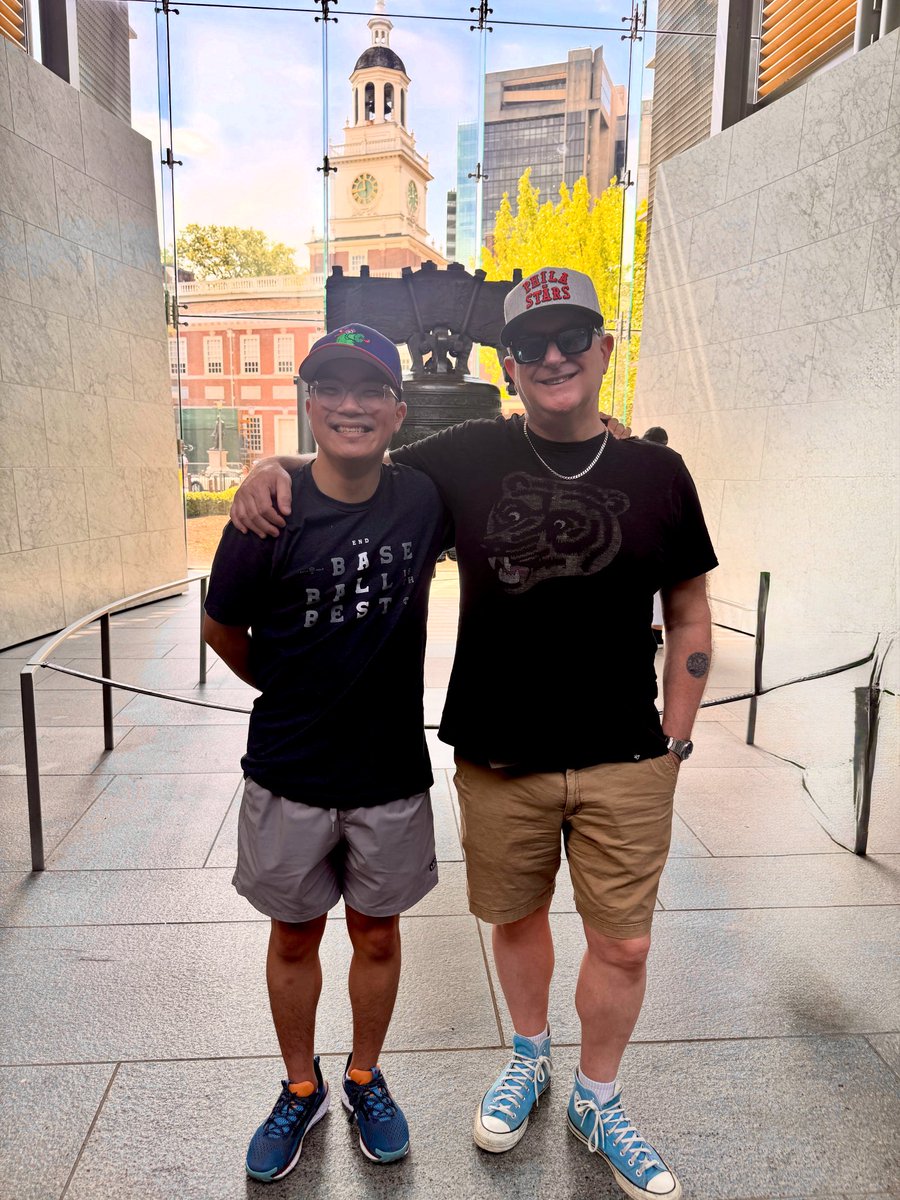 nrkastroll's tweet photo. What an incredible few days in the city of Brotherly Love with local transplant, @ToddRadom and his lovely wife Susanne. From the 🔔 to the Bank, Museums &amp; Joes for a cheesesteak. Grateful to have amazing friends to do life with. 

#BleacherTweets #RingTheBell https://t.co/bHJjYdV367