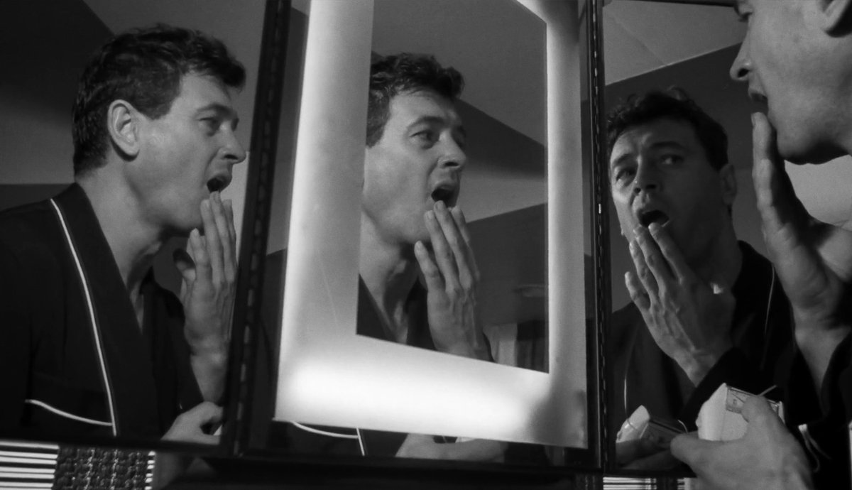 JackOCine's tweet image. Chez John Frankenheimer, renaître consiste à se heurter à la même impasse sous un autre visage. #Seconds déconstruit le mythe américain dans un cauchemar d’aliénation pure, où l’identité flotte, dissoute, sous les reflets d’une mise en scène paranoïaque.