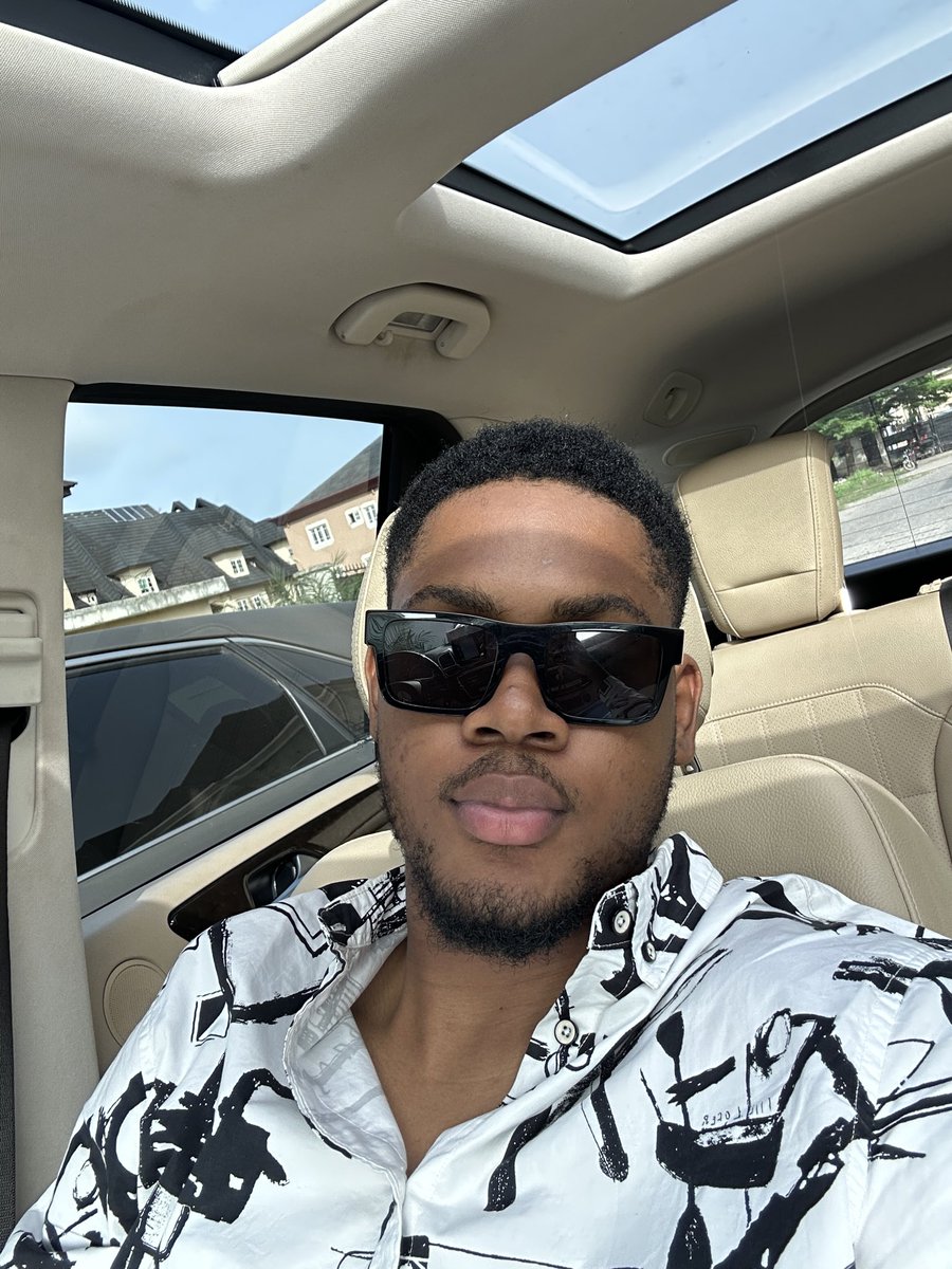 clintonjoshuaX's tweet image. I like the shirt