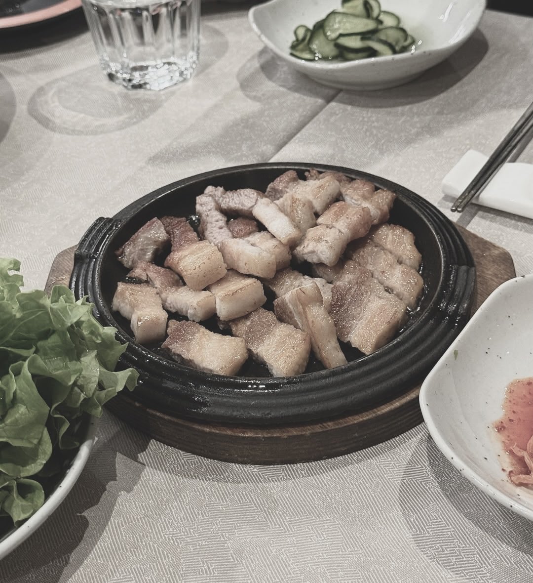 Jayewook's tweet image. Started with a quick bite, then found myself roaming the streets. Met a cute dog along the way and suddenly everything feels better.