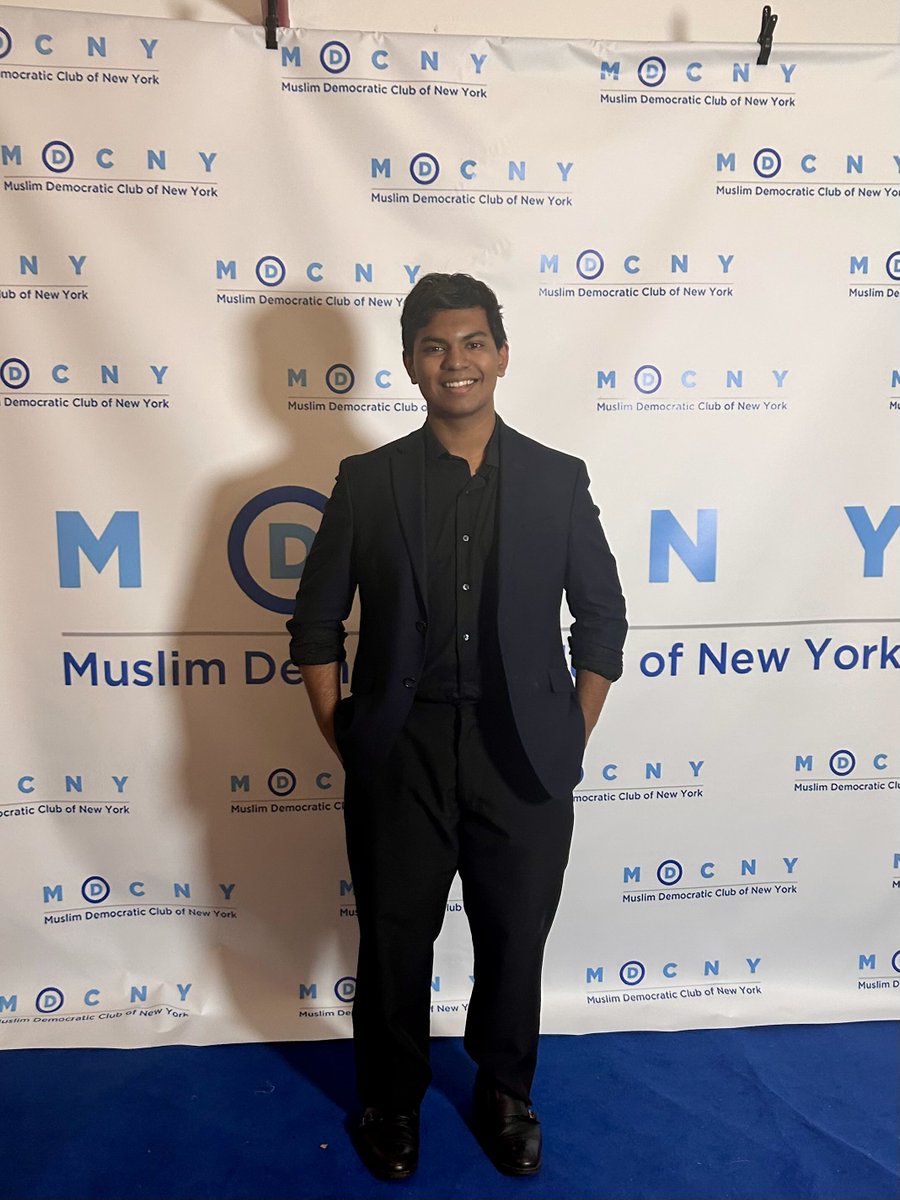 Had an amazing time at <a href="/MDCNY/">MDCNY</a>'s post-Eid Gala! Great seeing old friends &amp; making new ones!

Moments like these remind us why we must get our communities to the polls. With 51 days till June 24, the #MuslimVote needs to show up strong for @zohrankwamemamdani