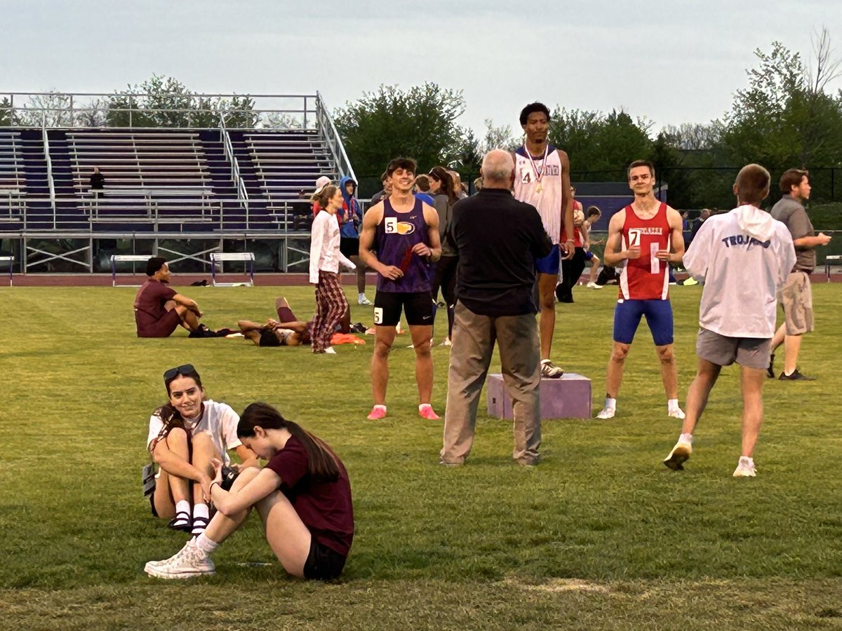 jamesmoody08's tweet image. Circle City Conference results:
- 2nd place finish in the 200 and broke the previous meet record (22.17)
- 4th place finish in the 100 and a new school record (11.04) 
- 3rd place finish in the 4x100 and a new school record (43.53)