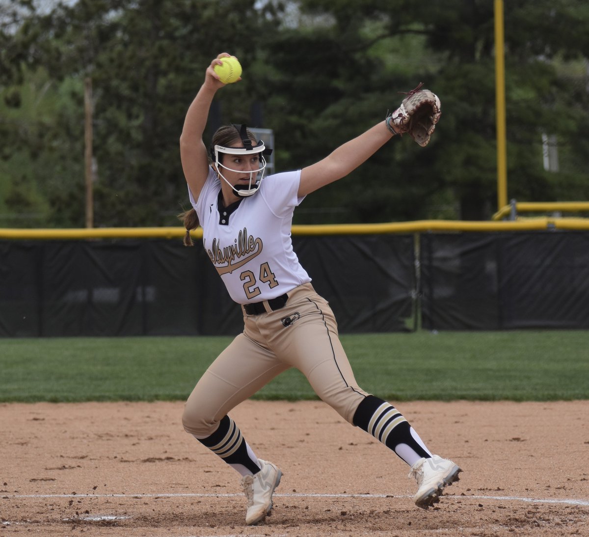Shelbyville bats overwhelm Triton Central in 12-5 win
giant.fm/shelby-county/…