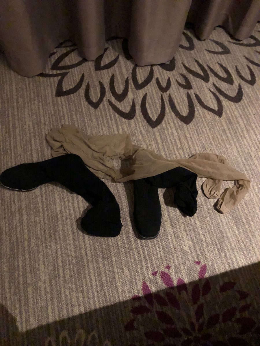 我也很好奇当初为什么染上绿帽的，一步一步走到现在。媳妇从开始约了一个两个三个到现在两只手数不过来。
我也从一个上网旁观者变成一个网黄。不知道这一切究竟是好还是不好。冥冥之中自有定数吧。 #绿帽 https://t.co/dYRtuQs08z