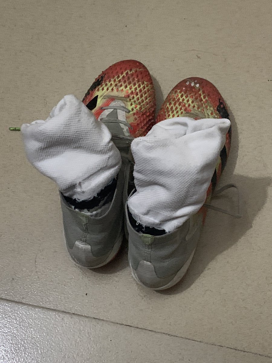 刚踢完一场，明天继续！这么放着明天会不会熏死自己🤦