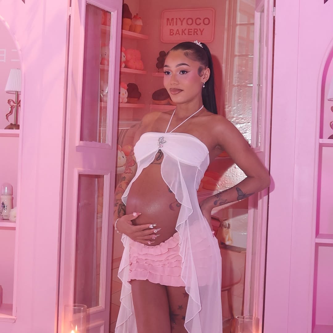 📲 | <a href="/coi_leray/">PINKSWEATSUITS</a> via instagram posts.

" Thank you to everyone who came out and celebrated my baby girl 💗 "