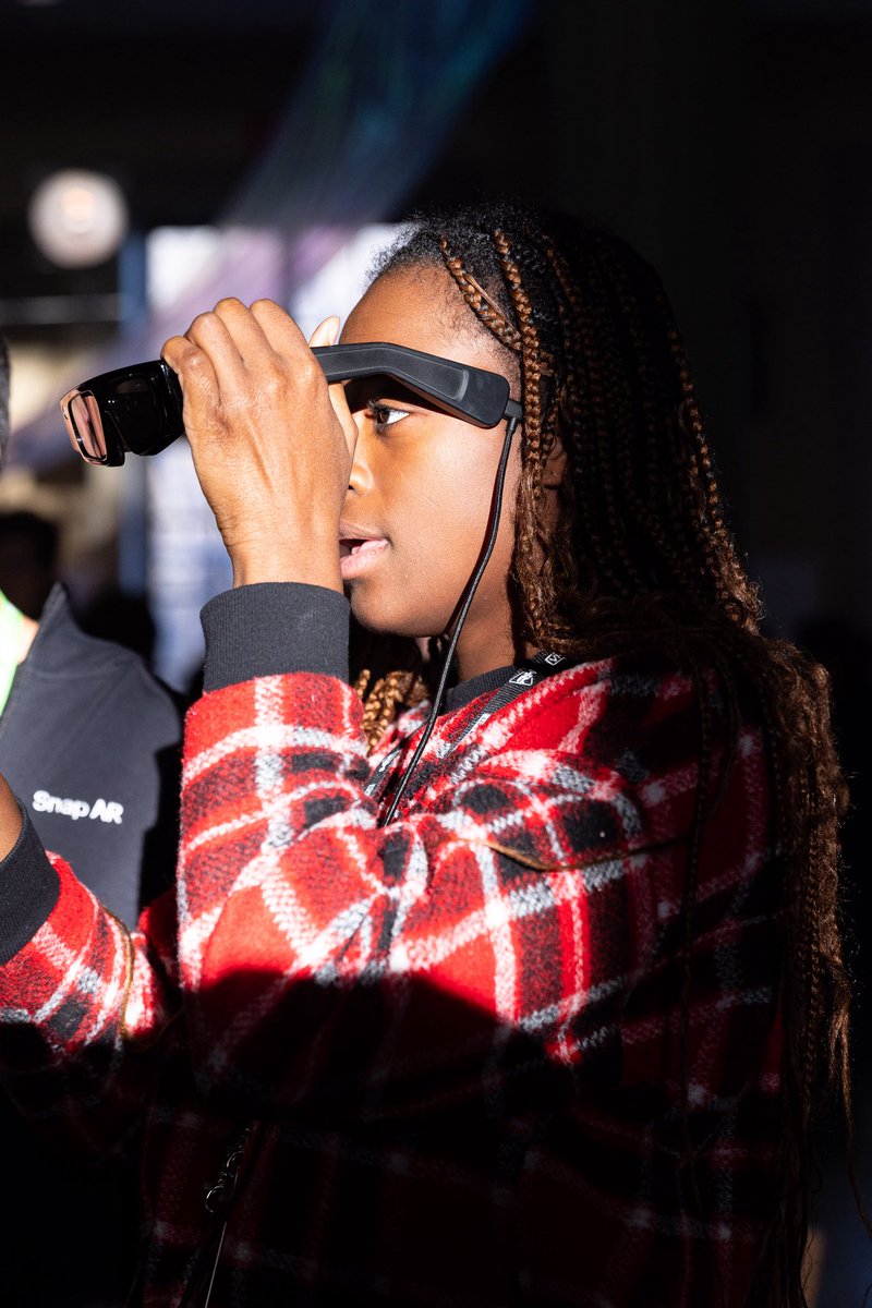 realityhackmit's tweet image. Last chance to apply! Connect 🤝 Build 🛠️ Win 🏆. That’s what you’ll be doing at the RH x Snap LiveAR Hack at AWE! 

Let’s reimagine events and spaces together through co-located multiplayer augmented reality experiences

Apply by tomorrow 5/5 at mitrealityhack.com/rh-snap-awe