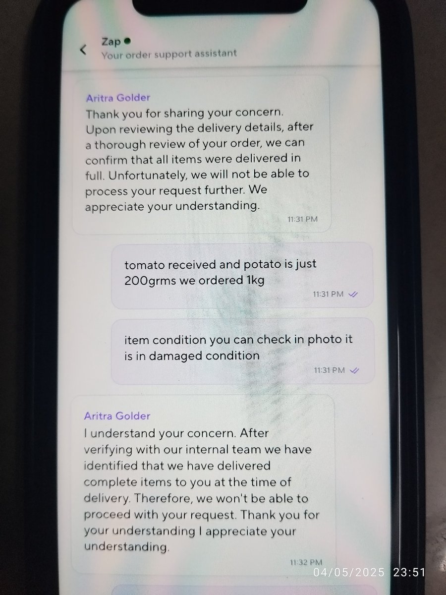 srinu550's tweet photo. @ZeptoNow @zeptocares 
I have ordered 1 kg potato received 380grms damaged potato when I reached to customer service they simply saying over chat we delivered items and discontinue chat #NeverOrderZepto , #WorstZeptoSupportTeam, #ZeptoTheWorstService. https://t.co/yg0q4o6sHp