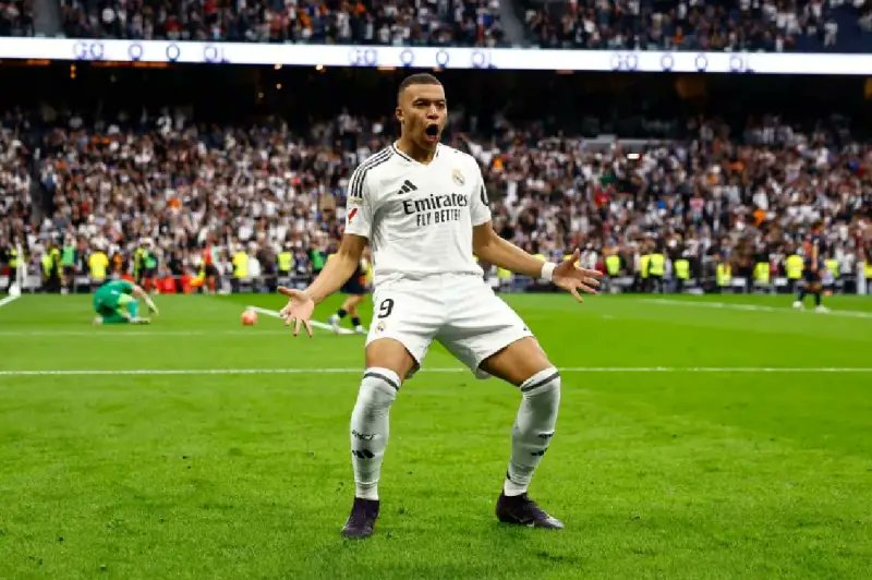 দুই গোল করে রিয়ালকে বাঁচালেন এমবাপ্পে