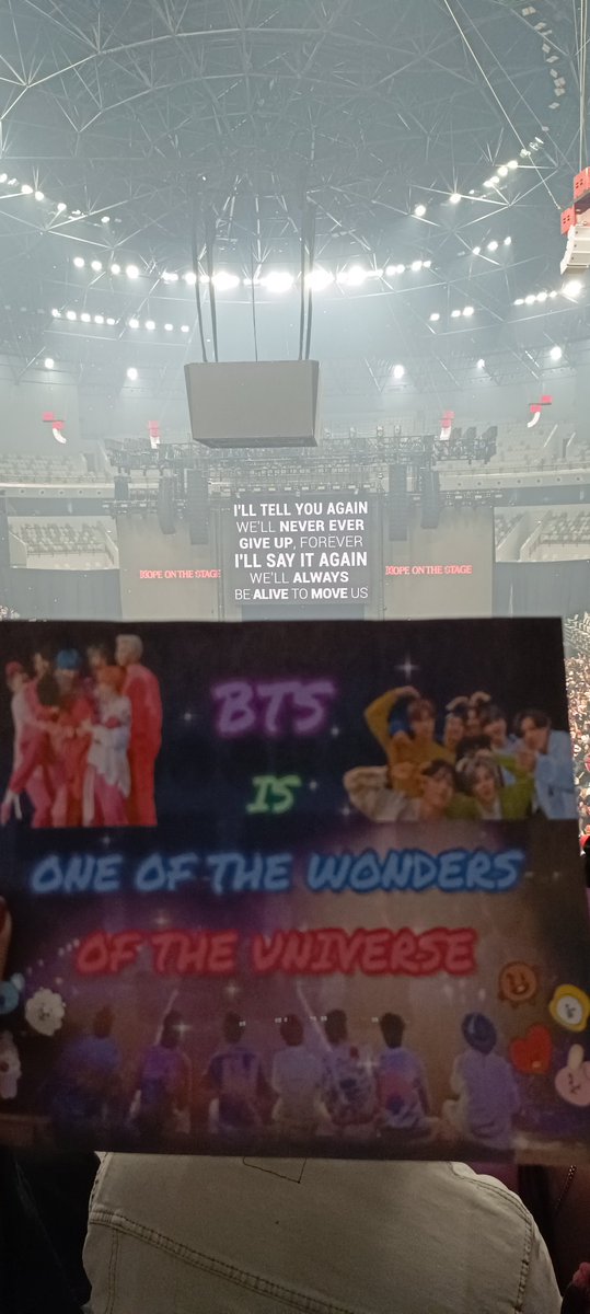 MirainDae's tweet photo. Mau nangis... Mana sendirian si @anietailyuana
Udah balik duluan jd ga ada temen

Hobi bilang, kita harus menghargai tiap moment karena kita beneran gatau apa yang bakal terjadi sama kita kedepannya

#HOPE_ON_THE_STAGE_TOUR_JAKARTA 
#day2
#hopeonthestagejakarta 
#PCD https://t.co/Prktz5NkYb