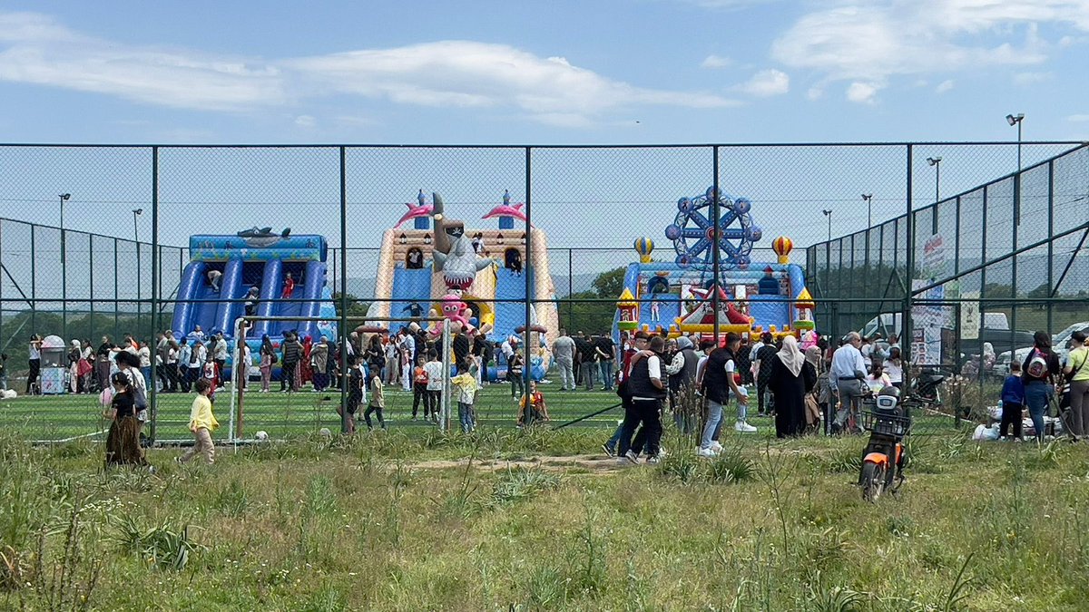 Havaların tamamen ısınmasıyla kültür köklerimizin en güzide örneklerinden olan köy hayırlarımız başladı.🌞

İlçe Teşkilatımız ve meclis üyelerimiz ile birlikte bu samimiyete ortak olmak adına Bozlar, Selvi ve Türkbakacak Köylerimizde düzenlenen köy Hayırlarına ve Hıdırellez
