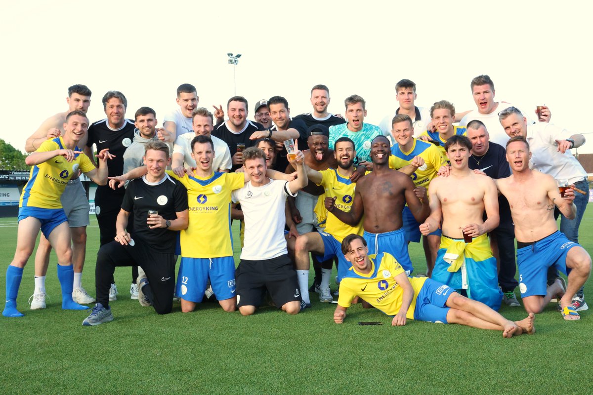 • Sfeerbeelden van de kampioenenviering van vorige zondag door de lens van onze fotograaf Jorghé Van Hecke.

facebook.com/sportingkampen…

#wijzijnSpK #futureiseverything #oneteam #daarisem #kampioen