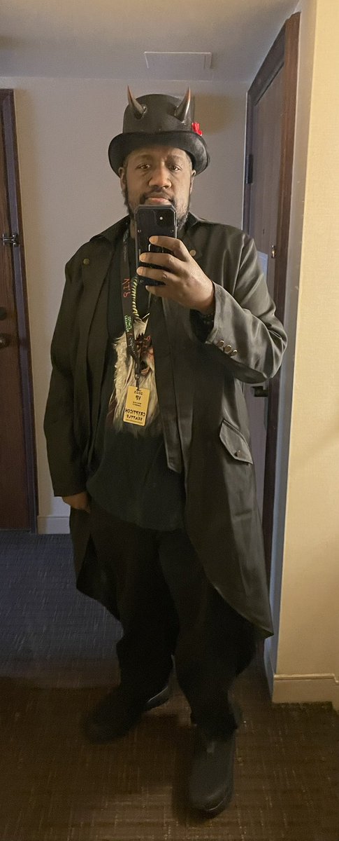 wiccaburr's tweet image. My adventure through day one and two of @crypticon. Quite the fun time while meeting old and new friends during it all. More pics in the replies. #crypticonseattle #crypt25