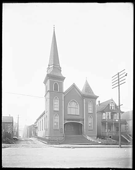 Today we’re celebrating our 140th birthday! 🎂 Whether through policy change, community organizing, or on the frontlines, together we're committed to building a neighbourhood where everyone has access to dignity, belonging, and justice. #FIRSTUNITED140 📸 Philip Timms, VPL #7986