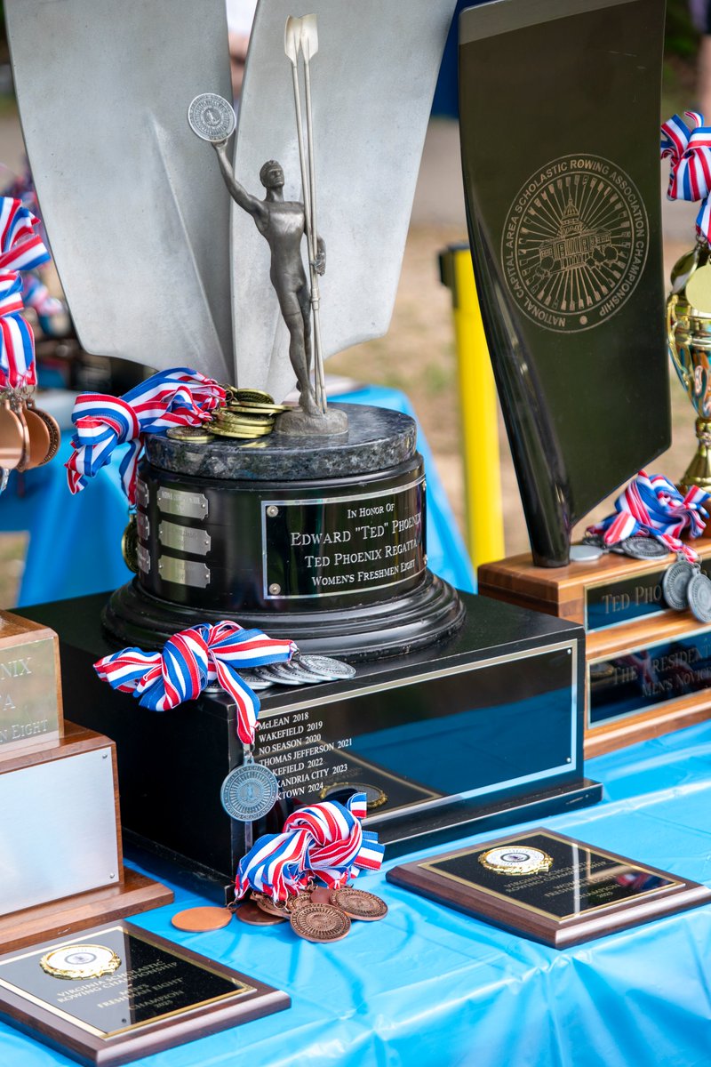 Congratulations to our women's and men's teams on a fantastic showing on Day 1 of States!
Women:
F8:     1st Place 🥇
3V:     3rd Place 🥉
Men:
N4:     1st Place 🥇
F8:     3rd Place 🥉