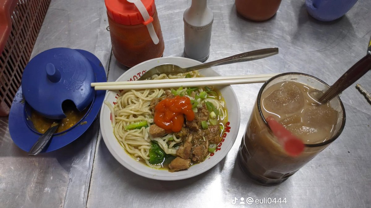 euliRachwi's tweet photo. Menu kegemaran orang ramai.
Temani saya makan malam yok, mie ayam 😁
#makanmalam #mieayam https://t.co/5Prz2dDLYQ