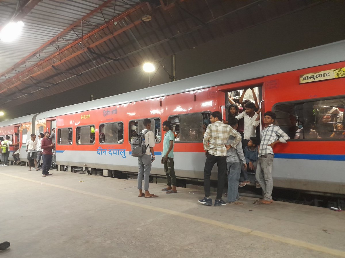 Er Indrajeet Pal (@erindrajeetpal1) on Twitter photo Indian railway gernel dibba delhi Junction 500 passenger kaise gusshe hai Indian government totally fail <a href="/narendramodi/">Narendra Modi</a> <a href="/RailwaySeva/">RailwaySeva</a> <a href="/RahulGandhi/">Rahul Gandhi</a> <a href="/yadavakhilesh/">Akhilesh Yadav</a> <a href="/aajtak/">AajTak</a> <a href="/ajitanjum/">Ajit Anjum</a> <a href="/BBCHindi/">BBC News Hindi</a> <a href="/RailMinIndia/">Ministry of Railways</a> Indian railway gernel dibba delhi Junction 500 passenger kaise gusshe hai Indian government totally fail <a href="/narendramodi/">Narendra Modi</a> <a href="/RailwaySeva/">RailwaySeva</a> <a href="/RahulGandhi/">Rahul Gandhi</a> <a href="/yadavakhilesh/">Akhilesh Yadav</a> <a href="/aajtak/">AajTak</a> <a href="/ajitanjum/">Ajit Anjum</a> <a href="/BBCHindi/">BBC News Hindi</a> <a href="/RailMinIndia/">Ministry of Railways</a>