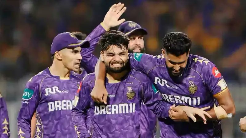 ছয় ছক্কার ঝড় তুলে পরাগ মাতালেন ইডেন, এক রানে রুদ্ধশ্বাস জয় কলকাতার