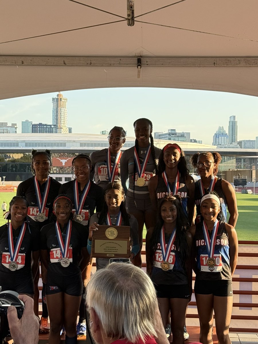 Hard work, sweat and a few tears later here they are…6th in the 4x1 and 3rd in the 4x2…your Lady Gators🫶🏾🫶🏾🫶🏾