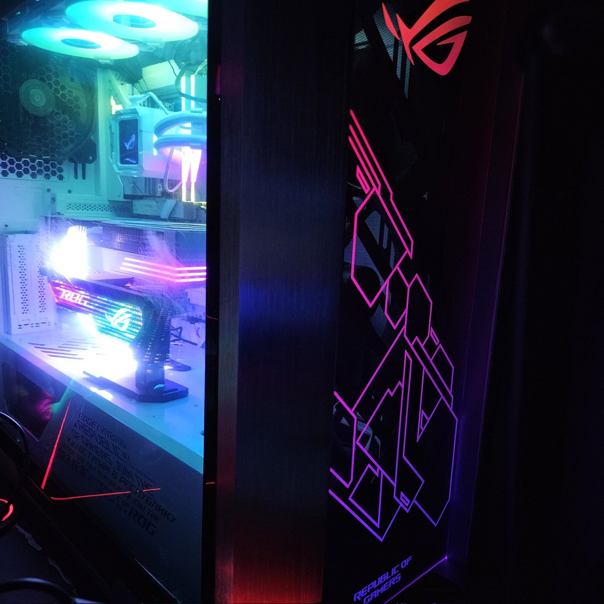 alg_cs's tweet photo. PC Built Ryzen 9800X3D + 5070ti! 💙🔥
Gear 5 Frost ROG Build 💙
full specs in comments.
building my own pc was extremely satisfying.
big thanks to the bebii for helping me out 🥰.
@ASUS_ROG
#pcbuilds #pcgaming #asusrog https://t.co/rCMfnu3Qiz