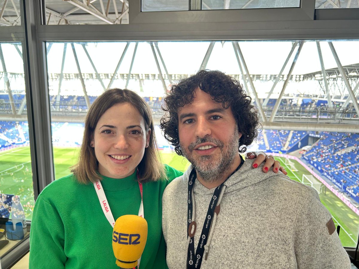 Carrusel Deportivo (@carrusel) on Twitter photo 📻EN DIRECTO‼
🏟 Cornellá
⚽ #EspanyolRealBetis
🗣 Narra <a href="/joantejedor/">Joan Tejedor</a>
🎤 Inalámbrico <a href="/elenadediego/">Elena de Diego</a>
🎙 Dirige <a href="/garridocarrusel/">Dani Garrido</a>
👥 Con <a href="/futbolycine/">Carlos Marañón</a> <a href="/BZarandona/">benjamin zarandona</a> <a href="/FerminSuarez03/">Fermín Suárez</a> <a href="/brunoalemany/">Bruno Alemany</a> <a href="/Jorgeescorial/">Jorge Escorial</a>
📣 #VARMan <a href="/itu_edu/">Eduardo Iturralde</a>
🔴EN VIVO
x.com/i/broadcasts/1… 📻EN DIRECTO‼
🏟 Cornellá
⚽ #EspanyolRealBetis
🗣 Narra <a href="/joantejedor/">Joan Tejedor</a>
🎤 Inalámbrico <a href="/elenadediego/">Elena de Diego</a>
🎙 Dirige <a href="/garridocarrusel/">Dani Garrido</a>
👥 Con <a href="/futbolycine/">Carlos Marañón</a> <a href="/BZarandona/">benjamin zarandona</a> <a href="/FerminSuarez03/">Fermín Suárez</a> <a href="/brunoalemany/">Bruno Alemany</a> <a href="/Jorgeescorial/">Jorge Escorial</a>
📣 #VARMan <a href="/itu_edu/">Eduardo Iturralde</a>
🔴EN VIVO
x.com/i/broadcasts/1…