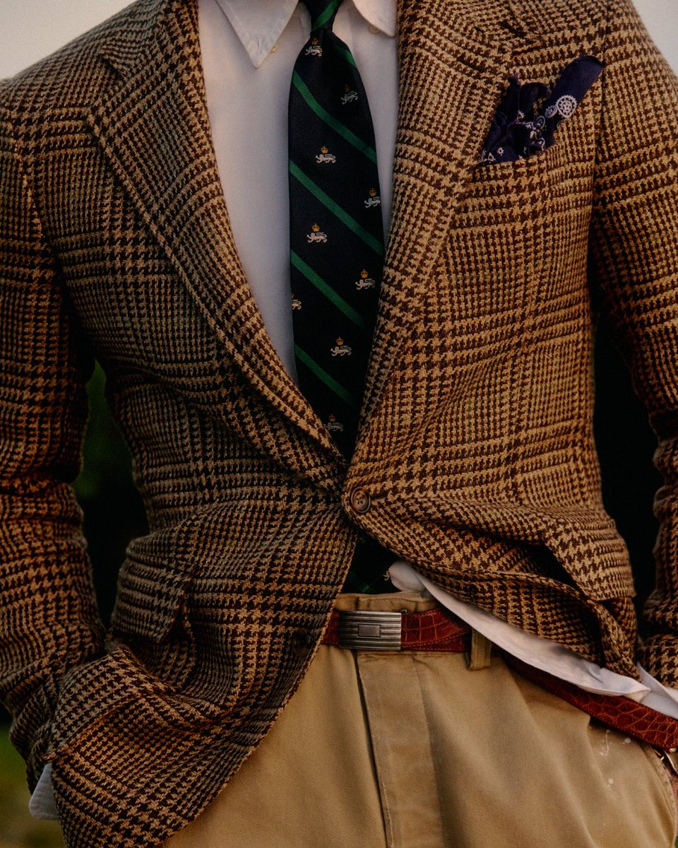 RalphLauren's tweet image. #VinnieHacker wears refined #PoloRLStyle for #RalphLaurenSP25.

His look includes classic Polo Ralph Lauren pieces like the Polo Tailored Glen Plaid Suit Jacket and the Salinger Straight Fit Chino Pant.

Explore more: rlauren.co/Spring25-X