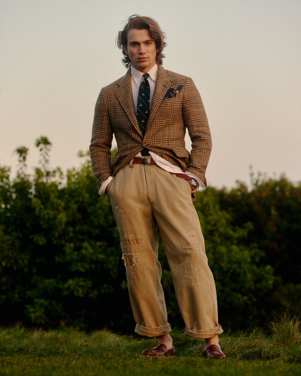 RalphLauren's tweet image. #VinnieHacker wears refined #PoloRLStyle for #RalphLaurenSP25.

His look includes classic Polo Ralph Lauren pieces like the Polo Tailored Glen Plaid Suit Jacket and the Salinger Straight Fit Chino Pant.

Explore more: rlauren.co/Spring25-X