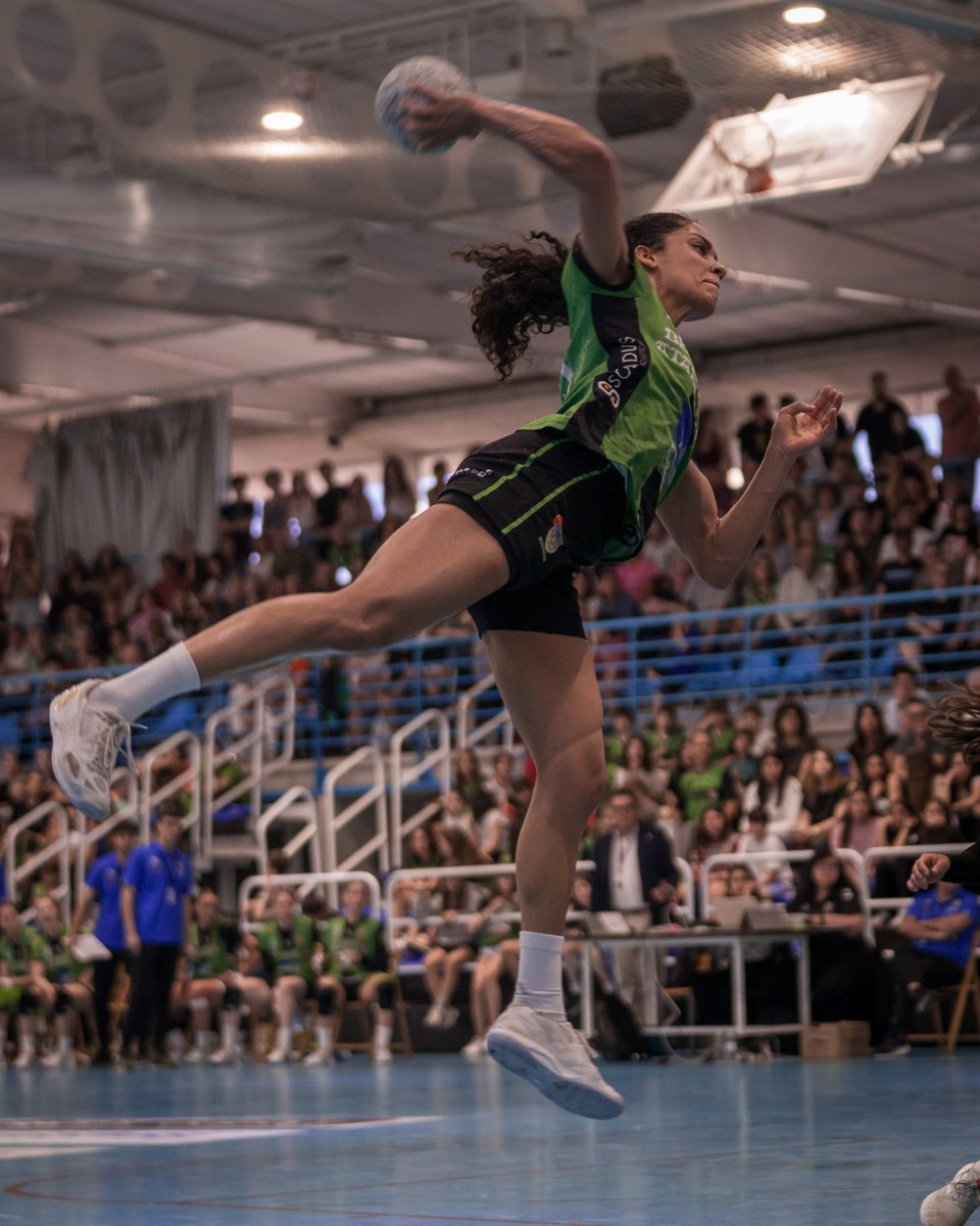 Que tensión y que nervios pasamos ayer, despues de tener el partido encarrilado el rival apretó y consiguió resetear el encuentro. La determinación y la preparación de este equipazo que mantuvo la presión y no bajo los brazos en ningún momento logró decantar el partido a nuestro
