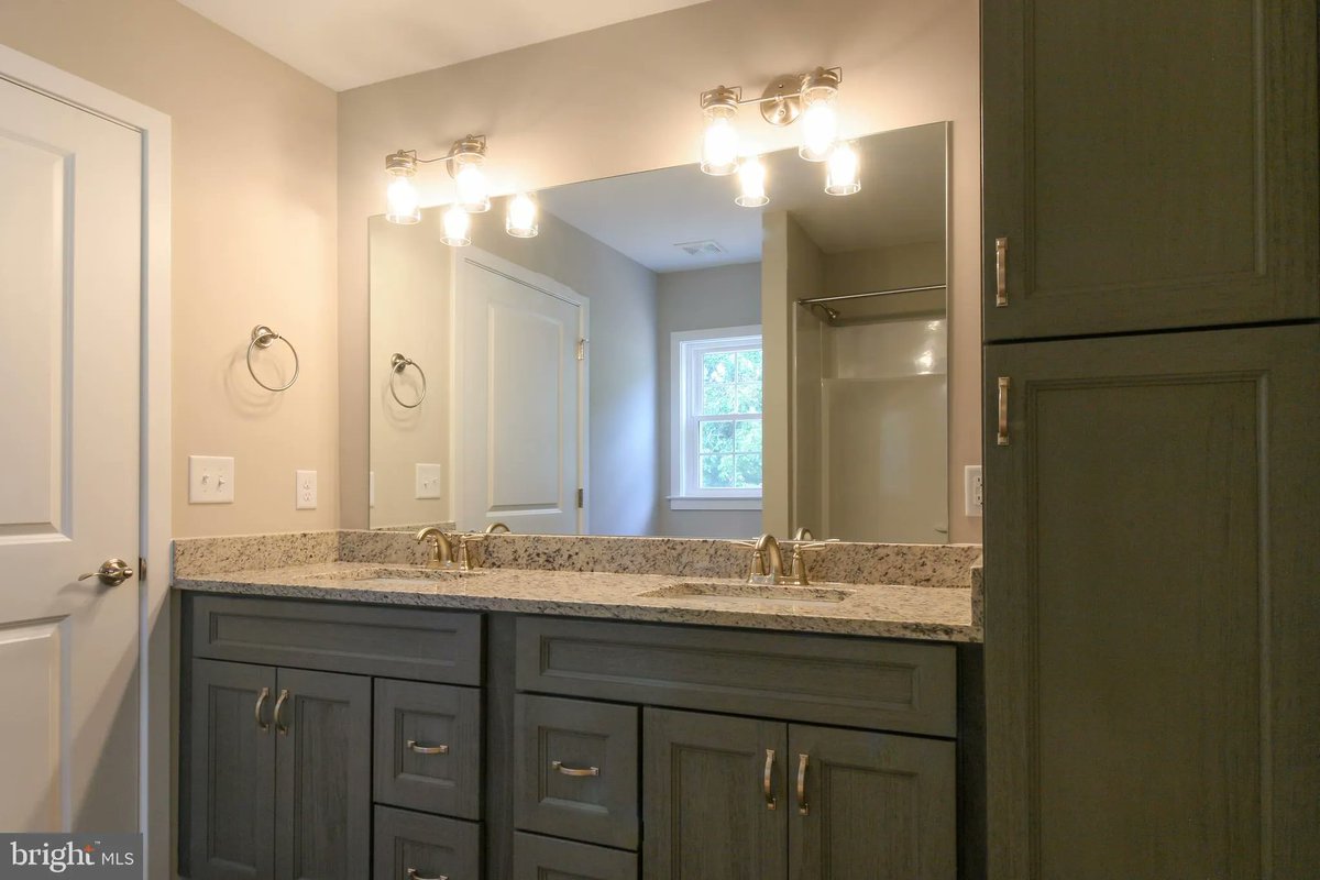 RealEstateGabi's tweet photo. 130 S Almond Street, Orange, VA, 22960
4 bed | 3 bath 2238 Sq. Ft.
Active | 430000
https://t.co/GhImq5p1hO
Excellent investment opportunity in the heart of historic Orange! Built in 2022, this like-new 4-bedroom home is tenant-occupied and income-producing. Designed with... https://t.co/qZleEYu9ZT