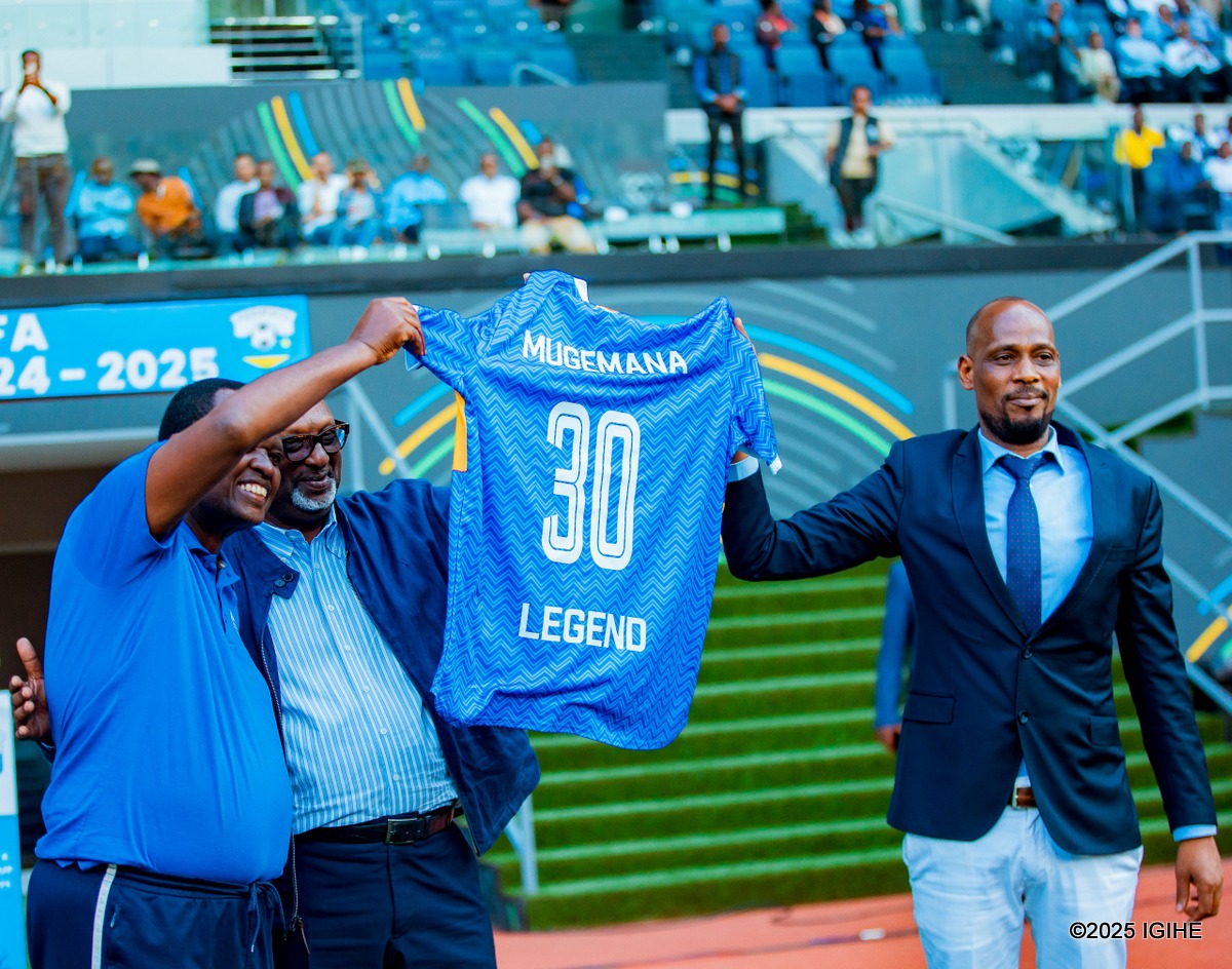 Kazungu Claver on X: "Muganga wa Rayon Sports Mugemana Charles ahabwa  umwenda wa Rayon uriho imyaka 30 avura ikipe ya Rayon kuva 1995.  https://t.co/5RT1f6Pn7d" / X