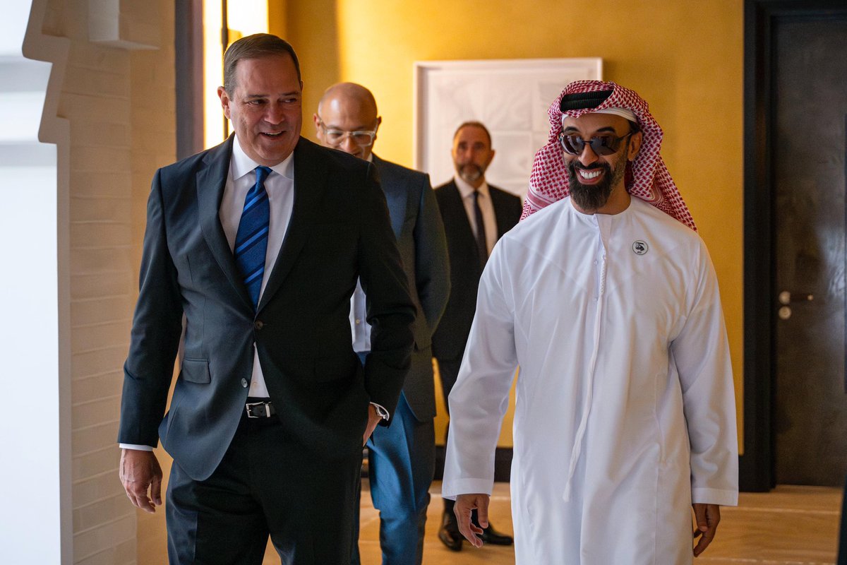 hhtbzayed's tweet photo. ناقشت مع تشاك روبينز، رئيس مجلس الإدارة والرئيس التنفيذي لشركة "سيسكو" تعزيز الشراكة القائمة، وآفاق التعاون المستقبلي في مجالات الذكاء الاصطناعي والبنية التحتية الرقمية والأمن السيبراني.
 
التكنولوجيا المتقدمة أصبحت مرتكزاً أساسياً لبناء اقتصادات ذكية وآمنة ومرنة، وتسهم في تعزيز الابتكار وتحقيق تحولات نوعية تخدم المجتمعات بما يلبي تطلعات الأجيال القادمة.