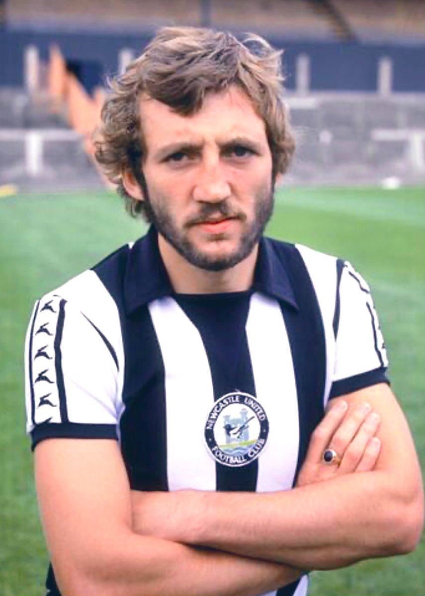 That kit 🙌🏼
Great moody image of Alan Kennedy, Newcastle United (1972-78) #NUFC #ToonArmy #NewcastleUnited 
[Credit: PA Images via Alamy Stock Photo]