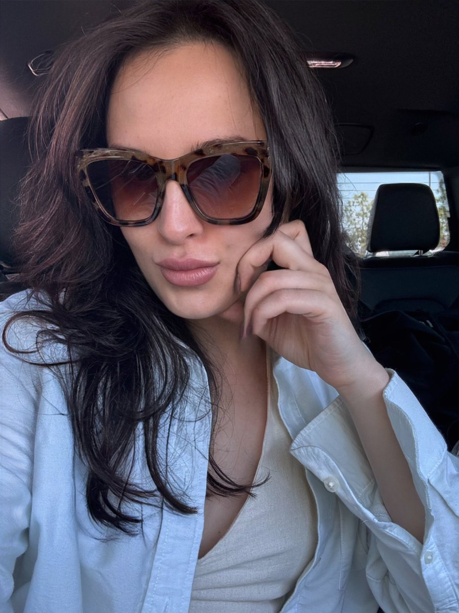 Gm 🩷
Hope this day brings you only positive vibes.

My day can’t be better because my love <a href="/Christine_Clue/">Si Si</a> collected an edition of my latest work and I can’t be happier🫶🏻

Thank you boo 🙏🏻

objkt.com/tokens/KT1HTr9…