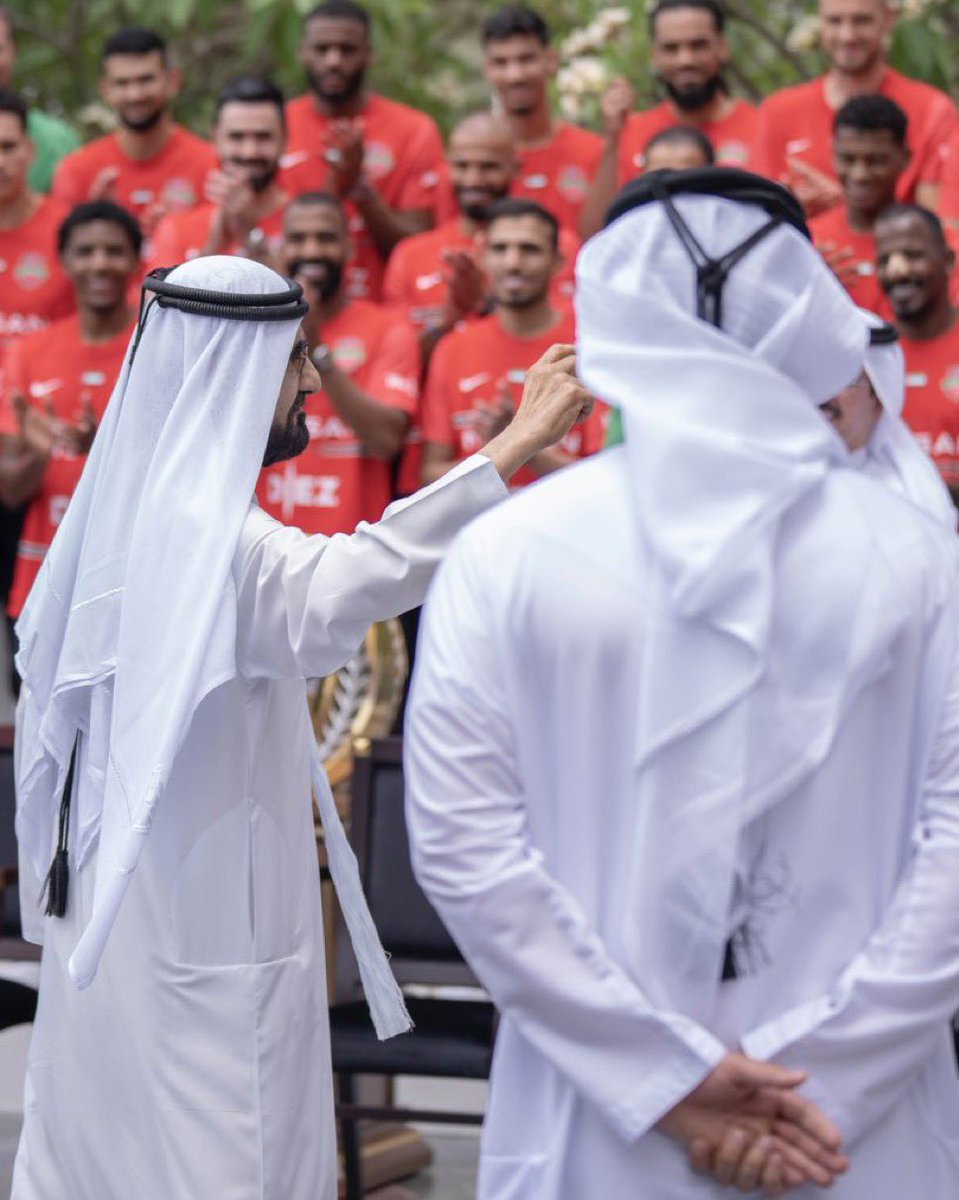 يول بو راشد نـعـم بِالـمجد يول
يا سليل المجـد يا فـخـر الـرِجـال

عادتك في كـل مـيـدانٍ تـصـول
وهامتـك في كل مجد ما تطال 

#شباب_الاهلي_بطل_الدوري ❤️💚