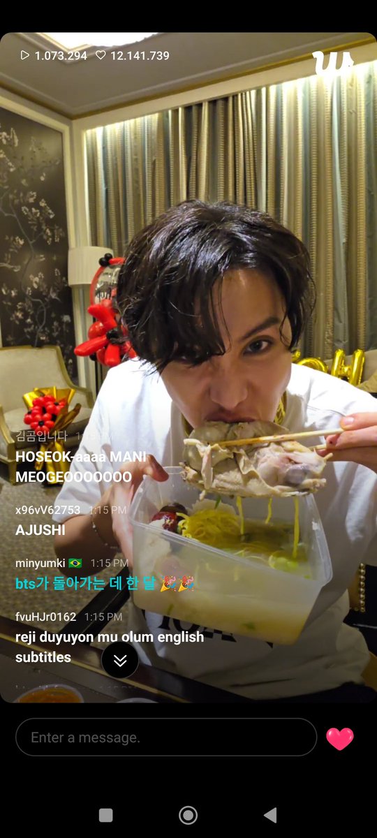 minyumki's tweet image. jss que frango tenebroso que o hobi ta comendo