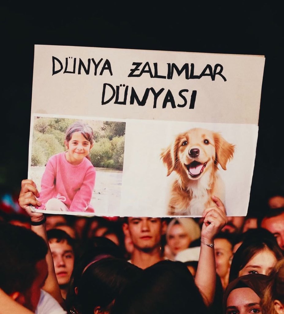 ceylan_peace's tweet photo. Köpek cinayetleri nasıl arttı ve göz göre göre, korkmadan, saklanmadan yapıyorlar
Bu yasayı çıkaranların eseridir bu manzara 
Yasanın geri çekilmesi için lütfen ses çıkaralım
Yüreğim dayanmıyor
Eminim sizin de

7 Mayıs çok önemli bir tarih

Tüm platformlardan lütfen lütfen lütfen paylaşın vicdanlı dostlar
#YasayıGeriÇekAym