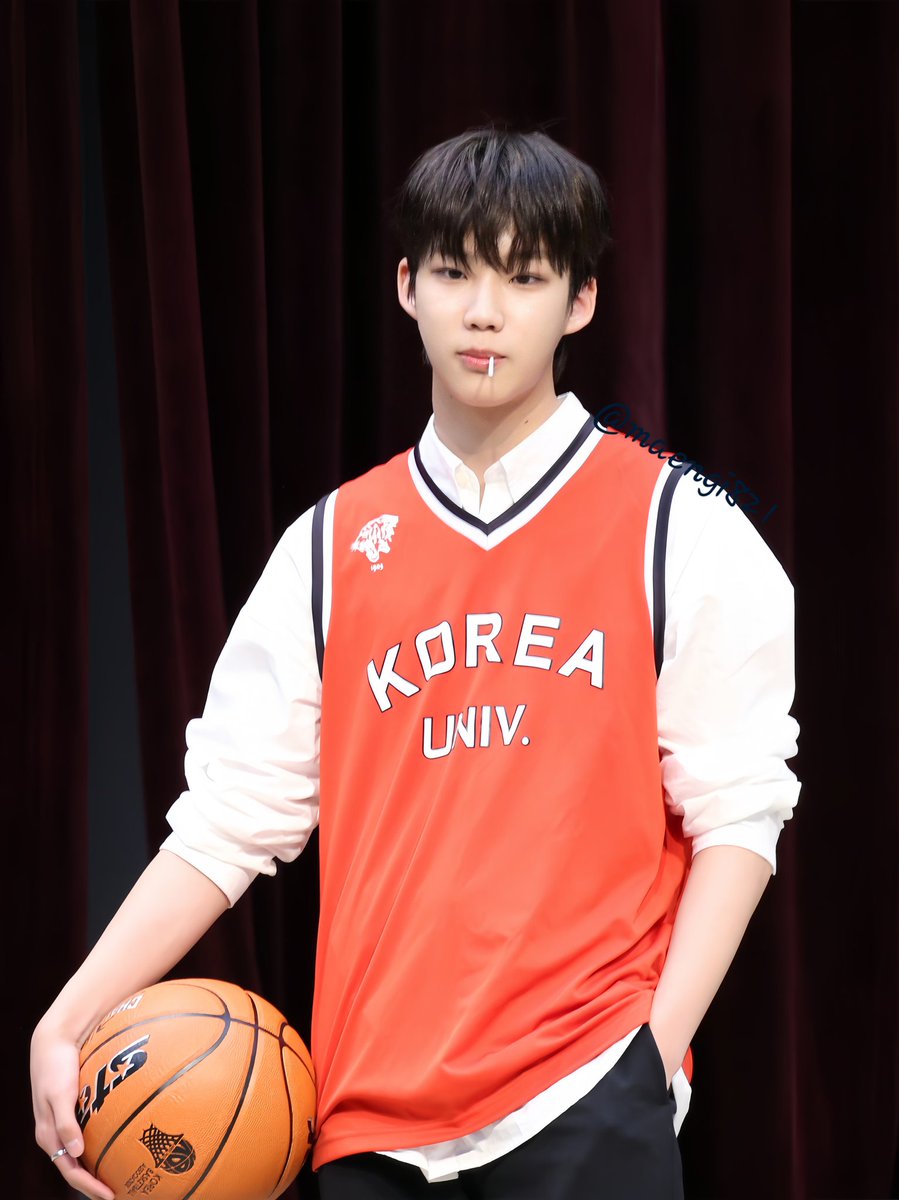 250504 점프업

🏀

#더윈드 #THEWIND 
#박하유찬 #PARKHAYUCHAN