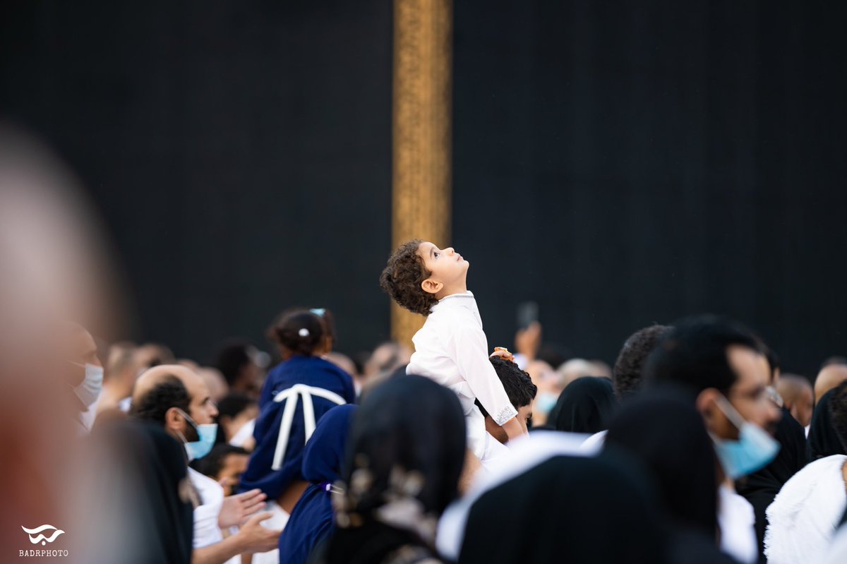 "حَملتُ إليكَ بين يديَّ قلبي
وأعظمُ ما أريدُ رضاكَ عَنِّي"