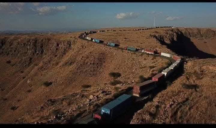 #شاركوها_للجميع
ابطال يافع لن يكونوا مسخرة امام العرب كما كانت خبرة الشرعية في مارب، ونهم ، يقاتلوا الحوثيين بالمساء ويفتحوا الطريق لهم لنقل المواد الغذائية والمشتقات النفطية صباحا.
تقولها يفاعة وعليا ان اوصلها للحو"ثيين (" من حاول ان يطرق مردم جهنم ، سيموت امامه ويغلق في وجهه)!