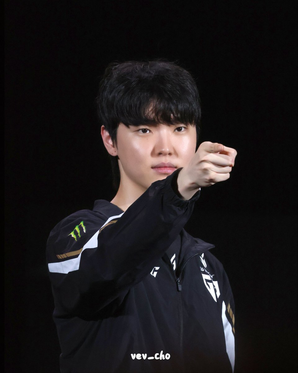 vev_cho's tweet image. 250503 Homestand

엉클쵸비

#쵸비 #Chovy