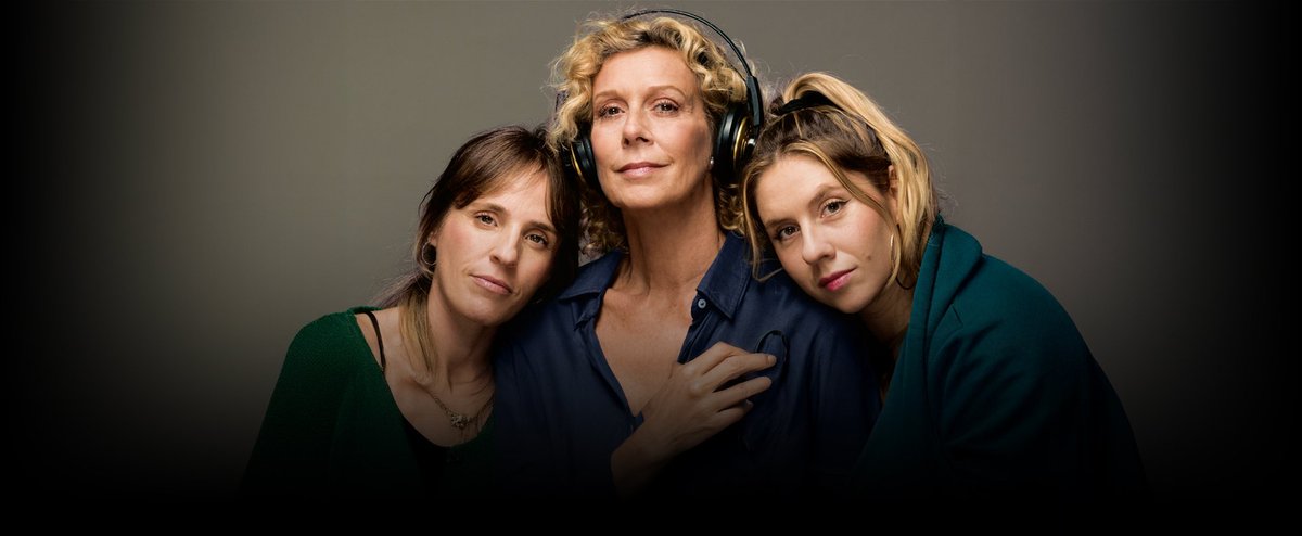 COMOexplicARTE (@comoxplicarte) on Twitter photo 🎭 REVIEW #TEATRO | ‘Dones de ràdio’: tres mujeres y una verdad que golpea como un meteorito.
Una obra potente, íntima y necesaria.
📍 Hasta el 11 de mayo en <a href="/La_Villarroel/">La Villarroel</a>
🔗 Lee la crítica completa: comoexplicarte.com/2025/05/03/rev… 🎭 REVIEW #TEATRO | ‘Dones de ràdio’: tres mujeres y una verdad que golpea como un meteorito.
Una obra potente, íntima y necesaria.
📍 Hasta el 11 de mayo en <a href="/La_Villarroel/">La Villarroel</a>
🔗 Lee la crítica completa: comoexplicarte.com/2025/05/03/rev…