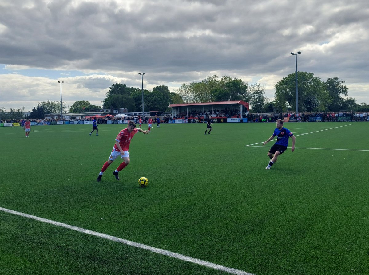 sblack83's tweet image. Match 94 of 2024/25:
🔴⚪️ UXBRIDGE 2️⃣
Okorogheye (45+1), Moore (74)
🔵⚫️ HANWORTH VILLA 1️⃣
Ansah-Palmer (16)
🏆 Isthmian League South Central Play-Off Final
🏟 Honeycroft
🎟 £10 | £1
📖 £2
👥️️ 1,535
@uxfc_redarmy @HanworthVillaFC @IsthmianLeague