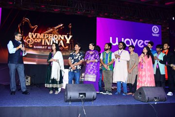 PIBJaipur's tweet image. सूचना और प्रसारण मंत्रालय के सचिव श्री संजय जाजू (@sjaju1) ने #CreateinIndiaChallenge सीजन-1 के तहत आयोजित ‘Symphony of India - Bharat Ki Goonj’ के विजेताओं को #WAVES2025 के दौरान सम्मानित किया ✨🏆🎤

#WAVES #WAVESIndia #WAVESummit #WAVESummitIndia