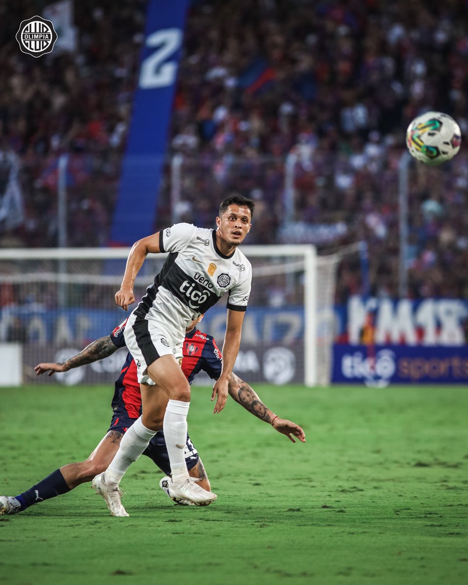 FormativasO's tweet image. ¡Con los pibes de la casa! 🔝

Nuestros juveniles fueron determinantes en la agónica victoria de anoche sobre Cerro Porteño.

Seguimos trabajando con profesionalismo para formar grandes futbolistas, con sentido de pertenencia hacia el Rey de Copas.

#SoyDelOlimpia ⚪️⚫️⚪️