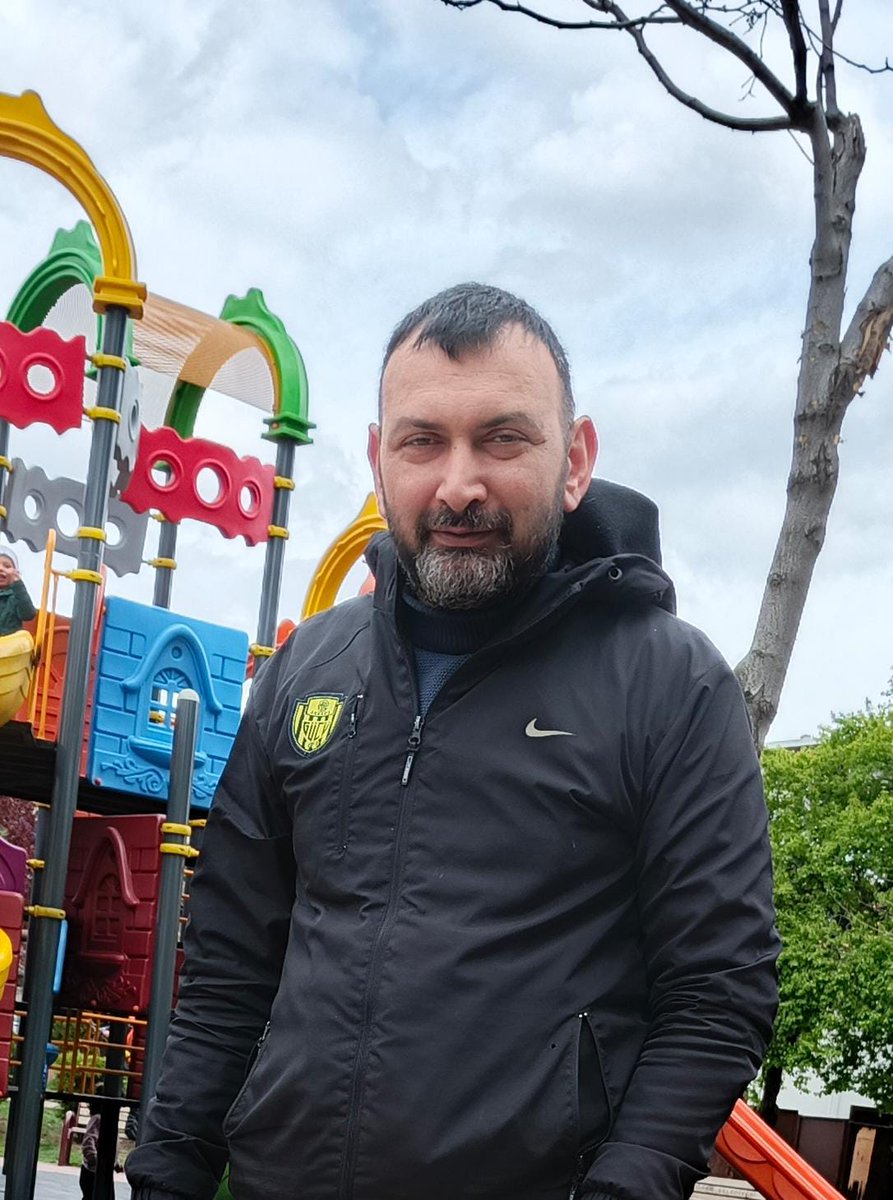 Düşsen ne fark eder ki , Biz seni Kaldırımda destekledik Yine DESTEKLERİZ...