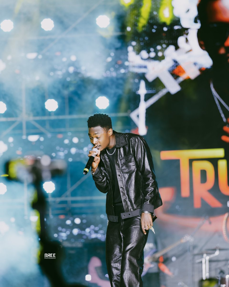 breephotographi's tweet photo. π King of the West, RayG, pure energy fire π₯at @Truth_256 concert! π€ Honoring βThe #truth256liveinconcert β with this electrifying performance! π¨ Captured by @breephotographi πΈ
Check out βGreetingsβ for more vibes: https://t.co/CjfwOHDd5T
#RayG #truth256 #BreePhotography #KingOfTheWest #ConcertFire #Greetings