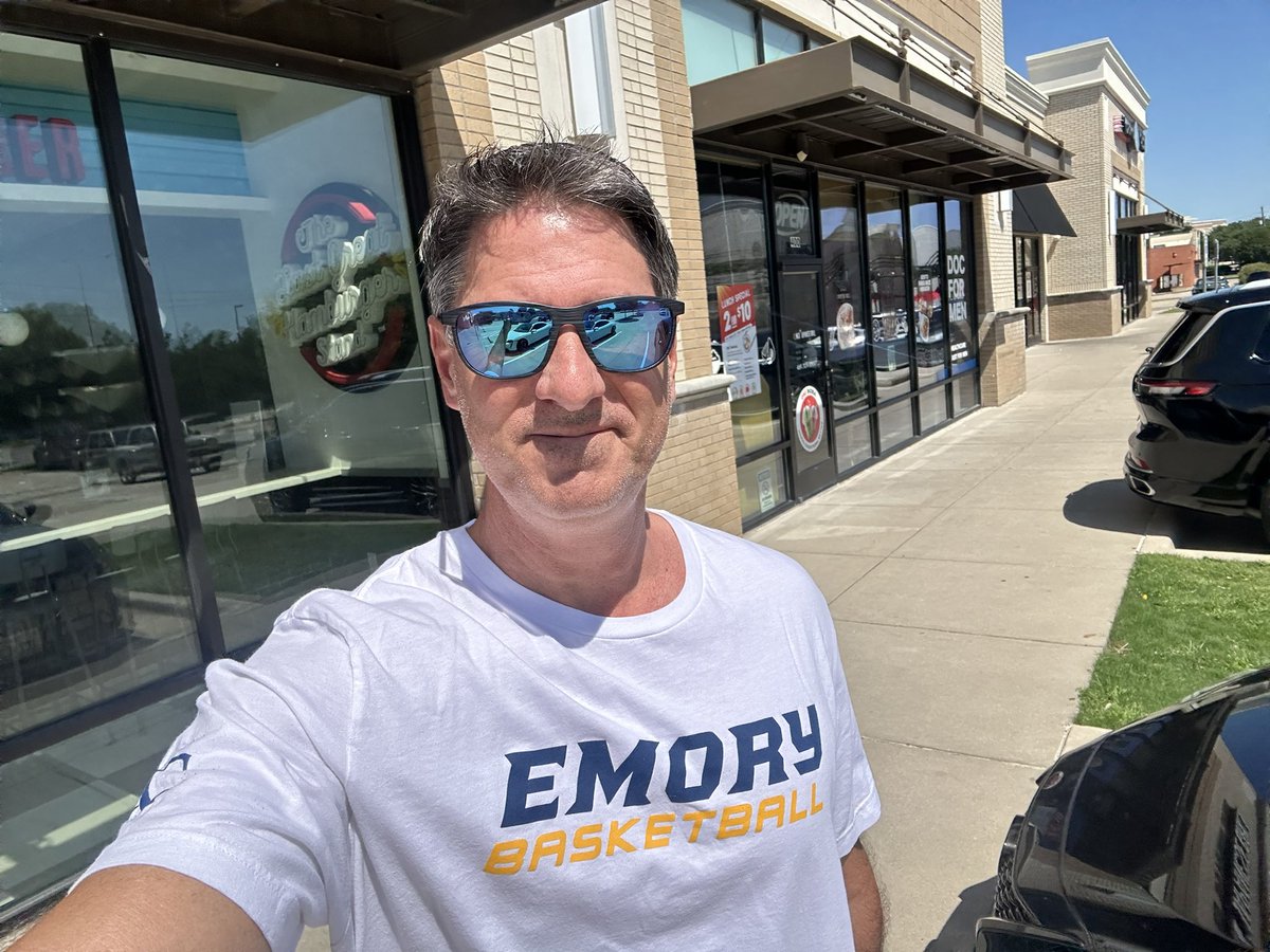 Bob Quillman (@iwuhoopscom) on Twitter photo Repping <a href="/EmoryBasketball/">Emory Men’s Basketball</a> in Plano, TX.
Crazy times…but I guess good basketball is good basketball.
#d3hoops Repping <a href="/EmoryBasketball/">Emory Men’s Basketball</a> in Plano, TX.
Crazy times…but I guess good basketball is good basketball.
#d3hoops